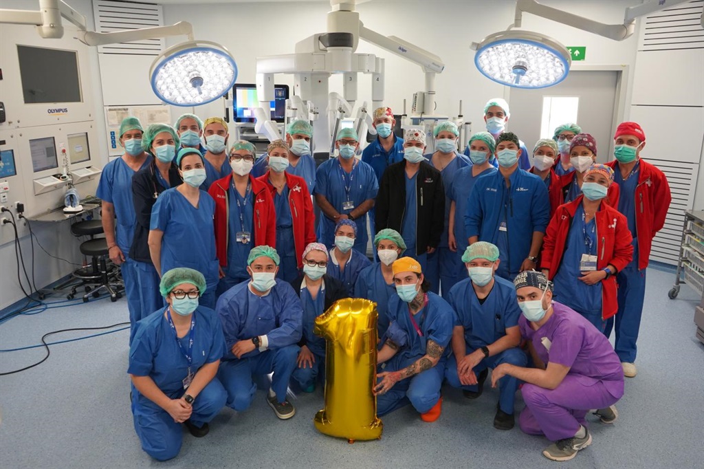Vall d'Hebron Hospital achieves the first fully robotic lung transplant with a new access route. 
