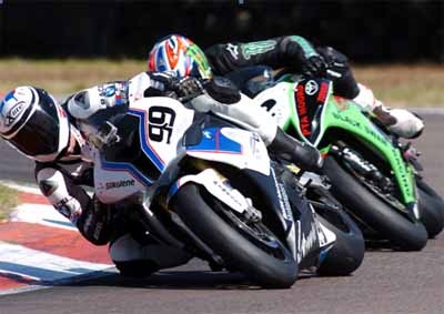<b>HEADED FOR RED STAR:</b> Chris Leeson (left, BMW) and Nicolas Grobler (Kawasaki) will fight for the 2013 SA Superbike runner-up spot at Red Star Raceway. <i>Image: TRACKSIDEPICS</i>