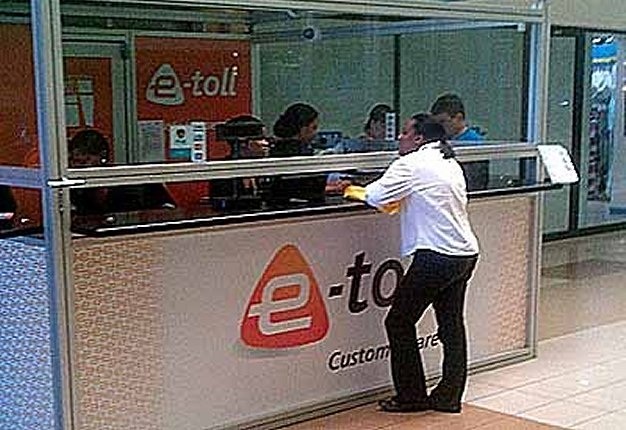 <b>NOT PLAYING TAG:</b> Crowds flock to the Quagga Centre e-toll office in Pretoria to buy their e-tags ahead of toll activation in Gauteng on December 3. <i>Image: SAPA</i>