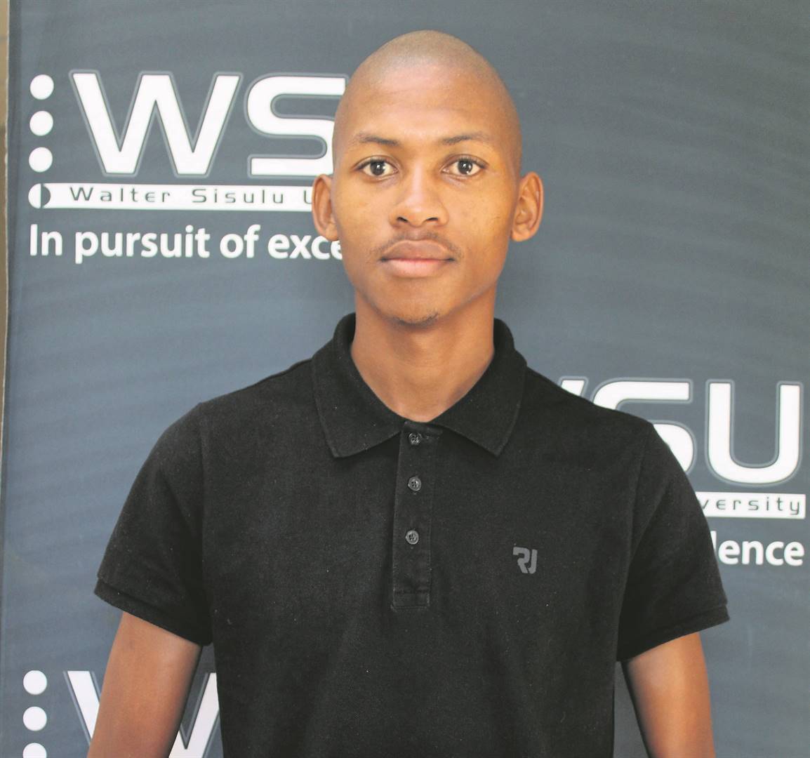 WSU BSc student Buzwe Dlembula has developed a Physical Science study guide for Grade 12 learners.             