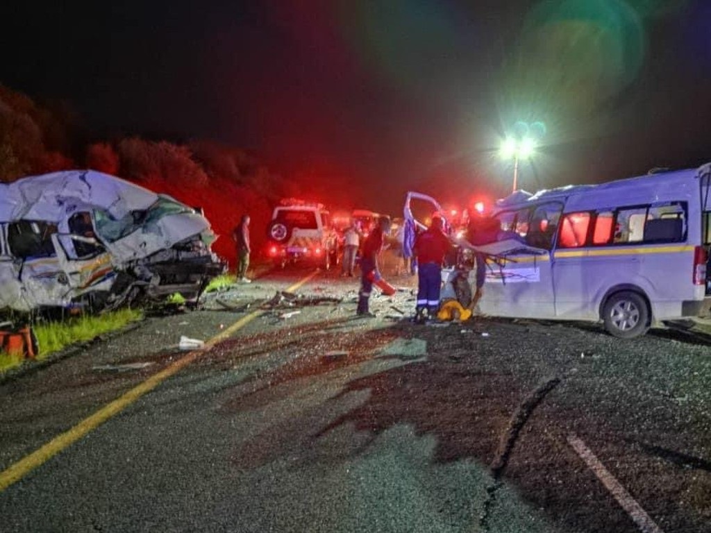 The accident scene where 19 family members were killed. (@TrafficRTMC, Twitter)