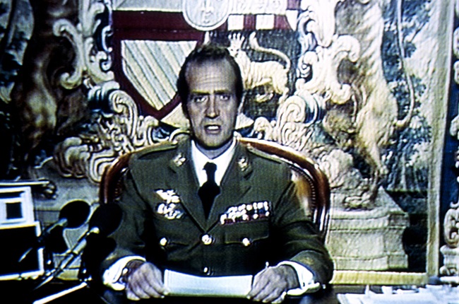 Raja Juan Carlos dari Spanyol di TV mengirimkan kekacauan