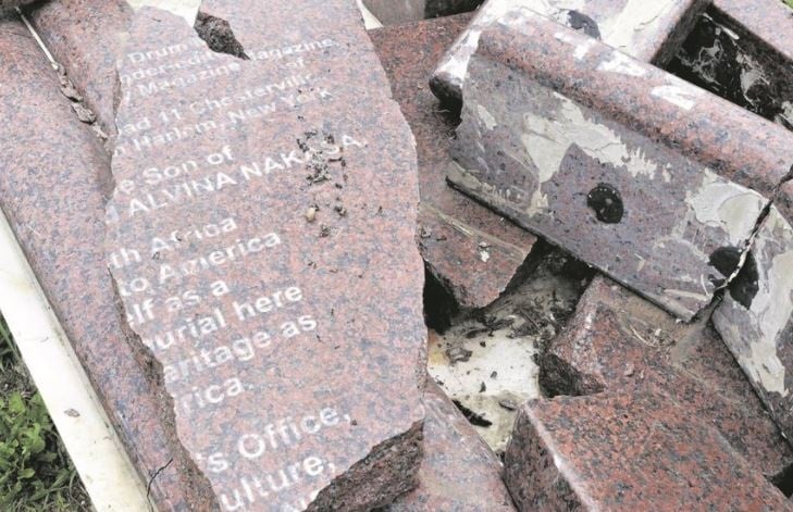 The grave of journalist Nat Nakasa has been vandalised. (Hopewell Radebe via Twitter)