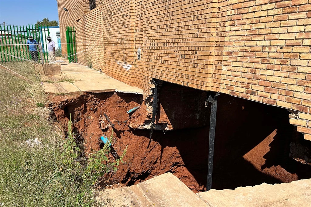 Classes to resume after sinkhole closed school for three months City