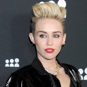 Miley Cyrus Gives Blow Job