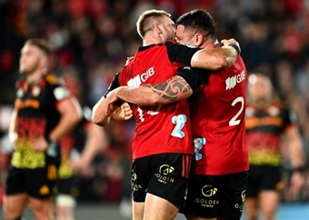 Crusaders win Super Rugby final to claim 7th straight title