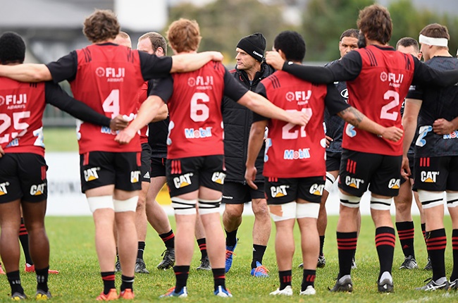 Head coach Scott Robertson speaks to his players during a Crusaders Super Rugby training session at Rugby Park on 3 June 2020 in Christchurch, New Zealand. (Photo by Kai Schwoerer/Getty Images)