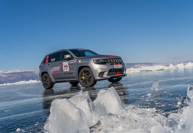  MIRAR Jeep Grand Cherokee Trackhawk establece récord de velocidad de SUV sobre hielo