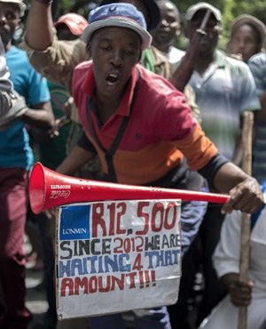 Mineworkers strike. (Mujahid Safodien, AFP) 