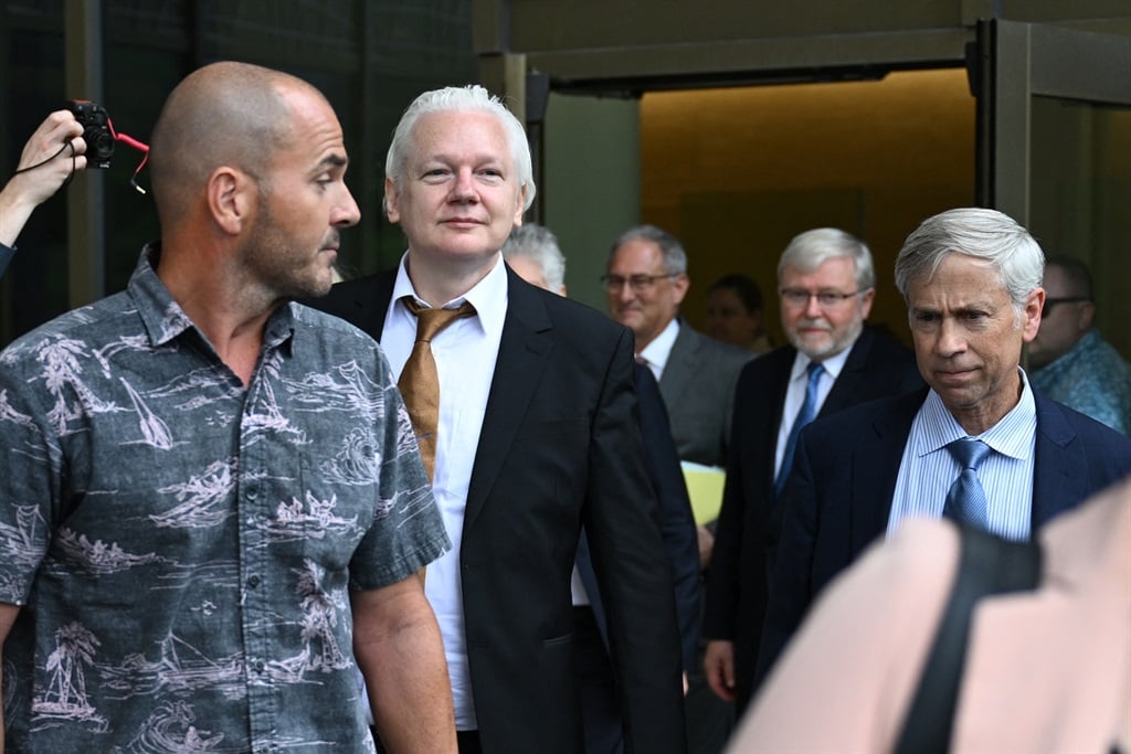 WikiLeaks founder Julian Assange (2nd L) leaves the US Federal Courthouse in Saipan on 26 June 2024, after pleading guilty to a single count of conspiracy to obtain and disseminate national defence information.  (Yuichi Yamazaki/ AFP)