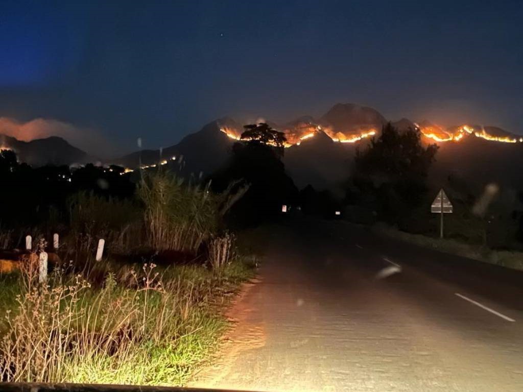 Firefighters continue to battle Lourensford Fire.