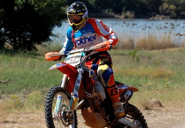 <b>ANOTHER WIN FOR MAHONEY:</b> Louwrens Mahoney rides to victory at the Windserton 400 in ther Northern Cape<i>Image: Elza Thiart-Botes/ETdotKomm</i>