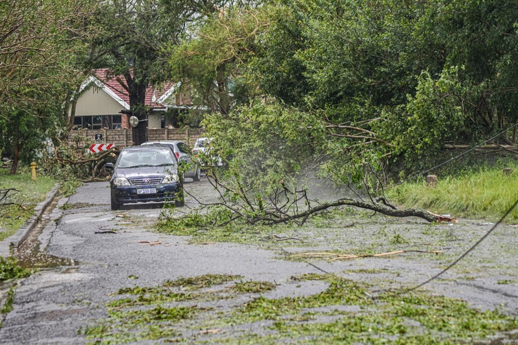 Lebih banyak cuaca buruk melanda KZN saat operasi pembersihan dimulai setelah badai petir yang parah