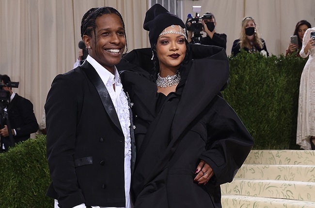 Rihanna mengharapkan anak pertama dengan A$AP Rocky