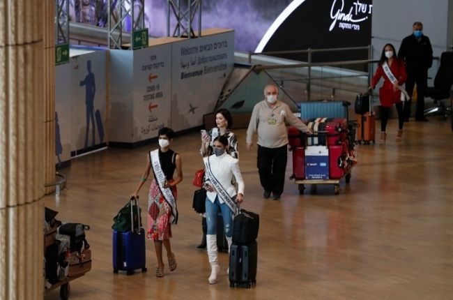 Miss universe contestants arrive to Israel's Ben Gurion Airport in Lod, east of Tel Aviv, on November 28, 2021. 