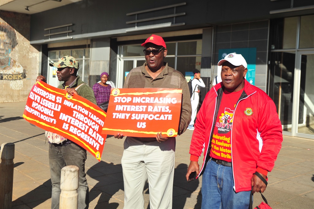 Zwelinzima Vavi leading the picket outside the SA Reserve Bank offices in Pretoria. Photo: Rosetta Msimango