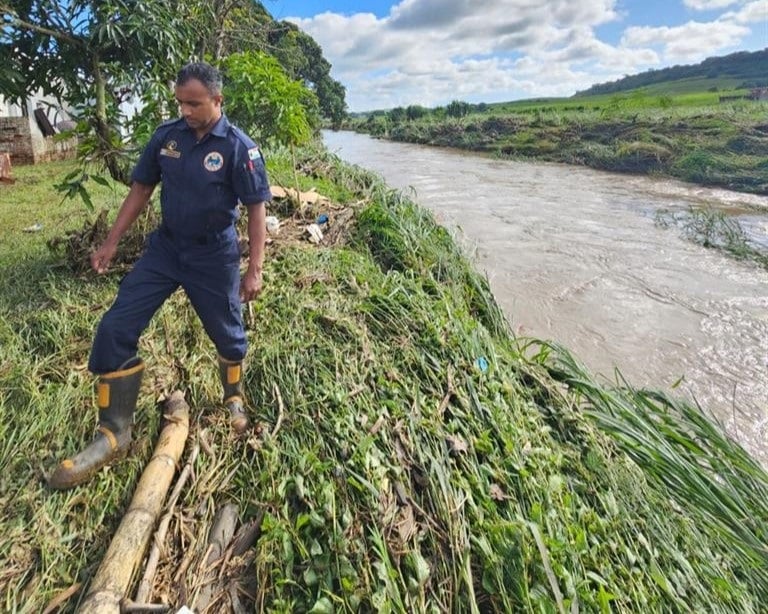 Heavy rains experienced on Saturday night caused flash floods and rivers to burst their banks in parts of KZN. 