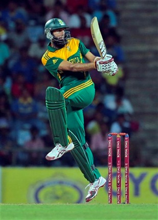 <strong><em>Hashim Amla fighting a lone battle for South Africa... (AP)</em></strong><br />