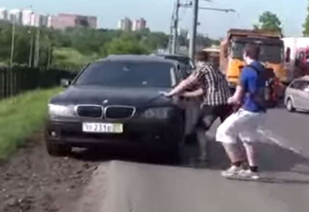 <b>WOULD THIS WORK IN SA?</b> A group of Russian youths take law-enforment into their own hands by attempting to stop drivers from using the hard shoulder on a road as a ‘short-cut’ through traffic . <i>Image: YouTube</i>