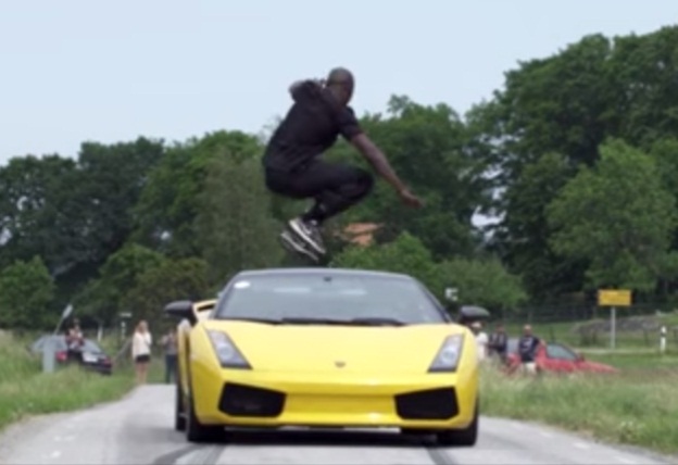<b>WHAT A JUMP!</b> Al the Jumper leaps over a speed Lamborghini Gallardo. <i>Image: YOUTUBE</i>