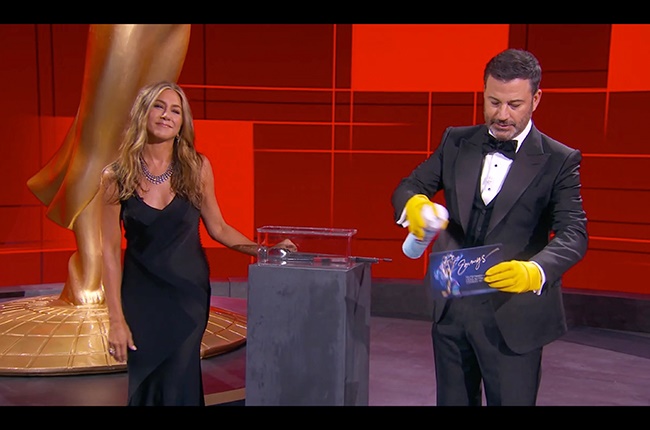 Host Jimmy Kimmel and actress Jennifer Aniston dis