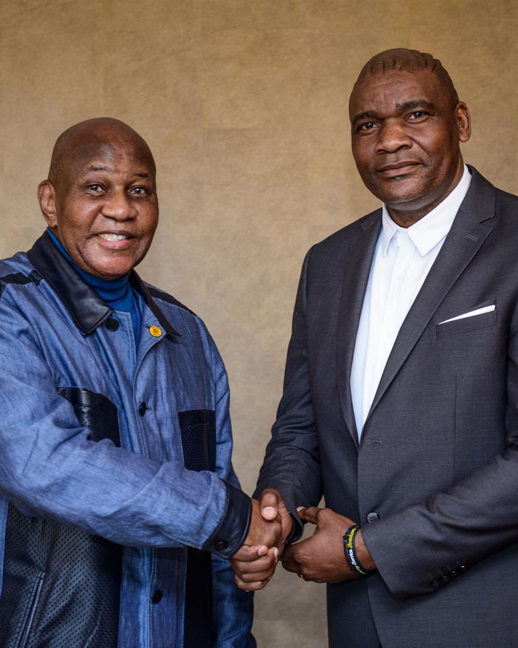 Twitter users have made Molefi Ntseki a trending topic after Kaizer Chiefs announced him as their new head coach.