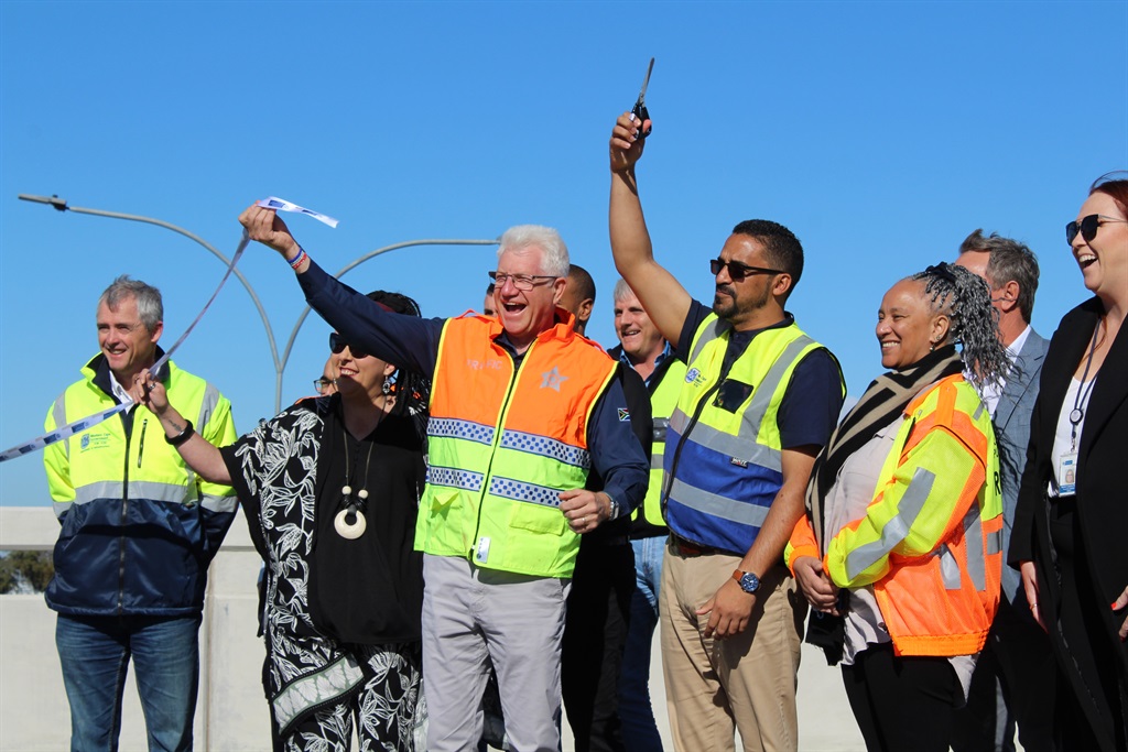 The Refinery Interchange was officially opened by Premier Alan Winde and Minister Tertuis Simmers.