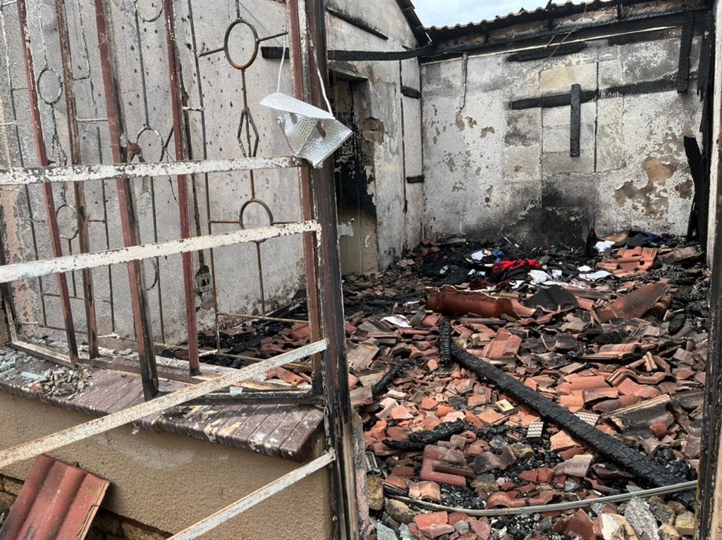 LIHAT |  Pengasuh dan 2 anak meninggal setelah panti asuhan di Gauteng terbakar