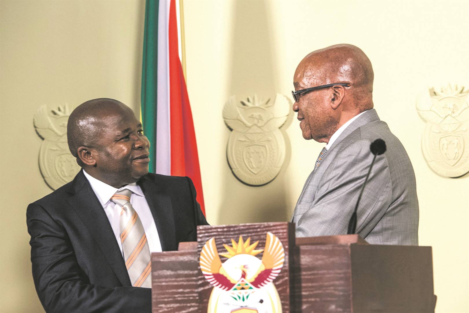 Keerpunt: Oudpres. Zuma stel Des van Rooyen in Desember 2015 as minister van finansies aan – met ongekend hewige politieke en ekonomiese reaksie. Hy is net vier dae in dié pos.    Foto: Lisa Hnatowicz