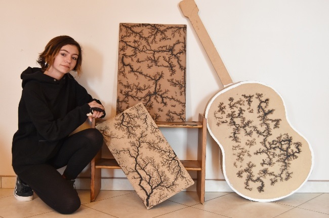 Vanessa Grimbreek is learning how to use her hands again after she was electrocuted while trying a new wood burning art technique. (PHOTO: Wikus Engelbrecht/Mcleod Studios Namibia)