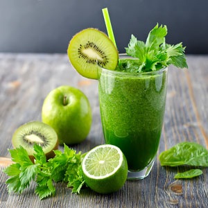 When it comes to smoothies, the greener, the better! Get the lowdown on the green-smoothie trend and reap the health rewards.