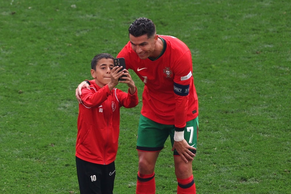 Sport | WATCH | Young fan invades pitch, gets selfie with Ronaldo at Portugal Euro 2024 game