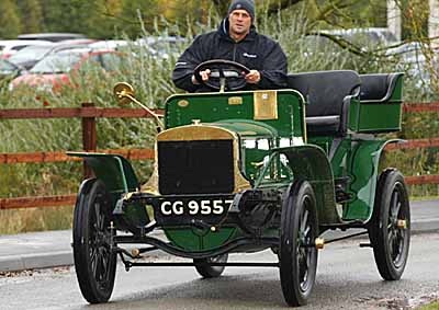 <b>ROWING ACE LINES UP FOR BRIGHTON:</b> Olympic rowing veteran Sir Steve Redgrave does a few laps to limber up for driving this 1904 Thornycroft from central London to the English Channel resort of Brighton. <i>Image: Newspress</i>