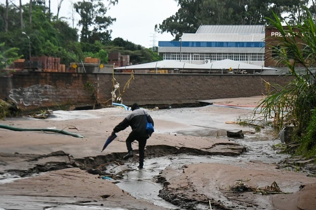 Anak hilang, setidaknya 45 tewas, 4.000 gubuk hancur saat KZN terguncang akibat banjir besar