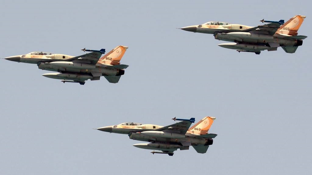 Israeli F16s fighter jets are seen over Tel Aviv.