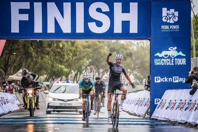 Marc Pritzen timed his Sea Point sprint to perfection, for the win. (Photo: Tobias Ginsberg)