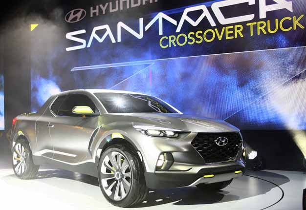 <b>WHAT A BAKKIE:</b> Move over Chev Ute, Hyundai has entered the cool arena with its Santa Cruz crossover truck concept at the 2015 Detroit auto show. <i>Image: Hyundai</i>
