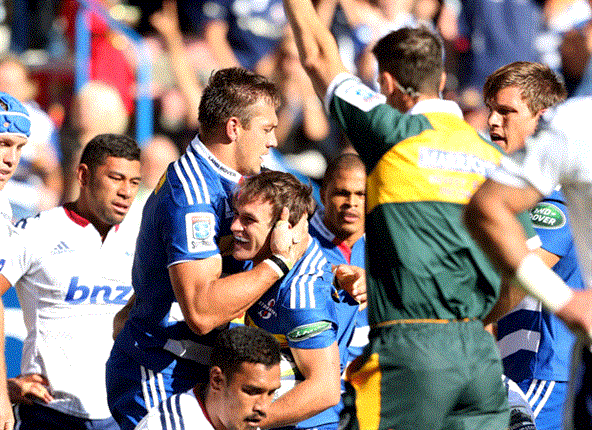 <strong><em>Nic Groom scores the Stormers' first try... (Gallo Images)</em></strong><br />