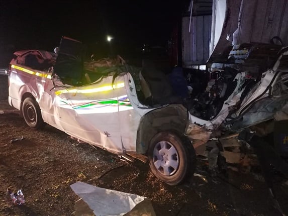 <p><strong>JUST IN | 15 people, including baby and toddler, killed in
Eastern Cape 'freak accident'</strong>
</p><p>Fifteen people, including a baby and toddler, died in a
"freak accident" involving a minibus taxi and a truck on the N9 in
Middelburg, in the Eastern Cape, on Sunday evening.
</p><p>According to provincial Department of Transport spokesperson
Unathi Binqose, the heavy-duty truck hit a stray animal and lost control. </p><p>In
the process, its trailer overturned and landed on top of the passing taxi,
which was headed in the opposite direction toward the Western Cape.
</p><p>The 15 deceased were all passengers of the taxi. The driver
of the truck escaped with minor injuries.
</p><p><em>- Candice Bezuidenhout</em></p><p><em>(Photo </em><em>supplied by the Eastern Cape Department of Transport)</em></p>