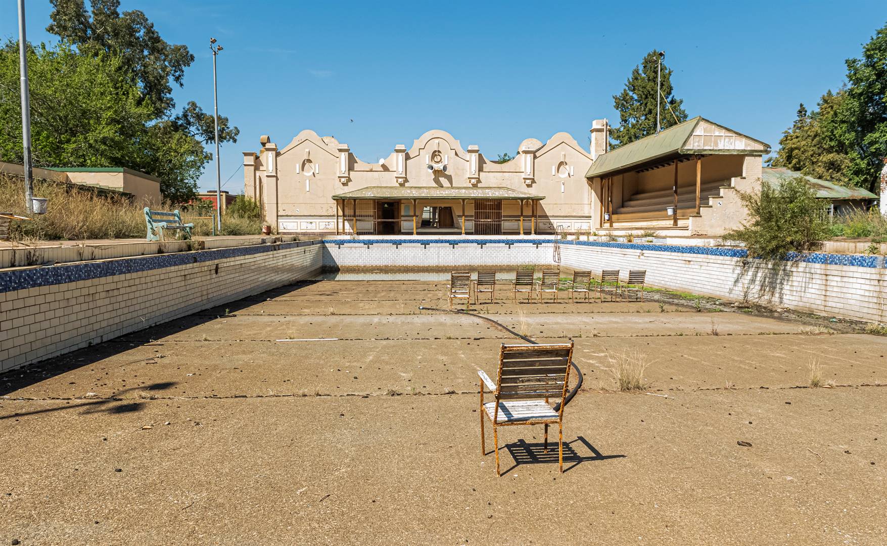 Die historiese Arthur Nathan-swembad is in 1907 geopen as die eerste munisipale swembad in Bloemfontein. Dit is ’n nasionale gedenkwaardigheid, maar het oor die jare verval en in onbruik geraak.Foto: DEON RAATH