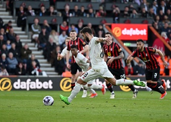 Fernandes double not enough for Man United win at Bournemouth