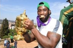 Springbok Captain Siya Kolisi lifts the Webb Ellis Cup during during the Rugby World Cup 2019 Champions Tour. (Lee Warren, Gallo Images).