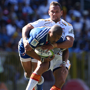 Juan de Jongh tackled by Aaron Cruden (Getty Images)