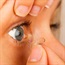 How to remove your contact lenses