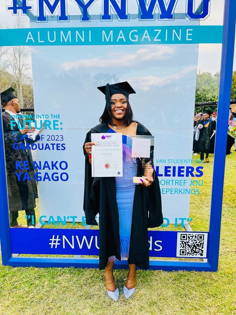 Asanda Njobe thanks Mzansi people after they assisted her in settling her outstanding debt for her to graduate. 
