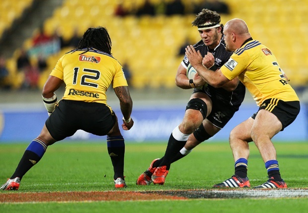 <strong><em>Sharks flank Marcell Coetzee on the charge... (Getty Images)</em></strong><br />