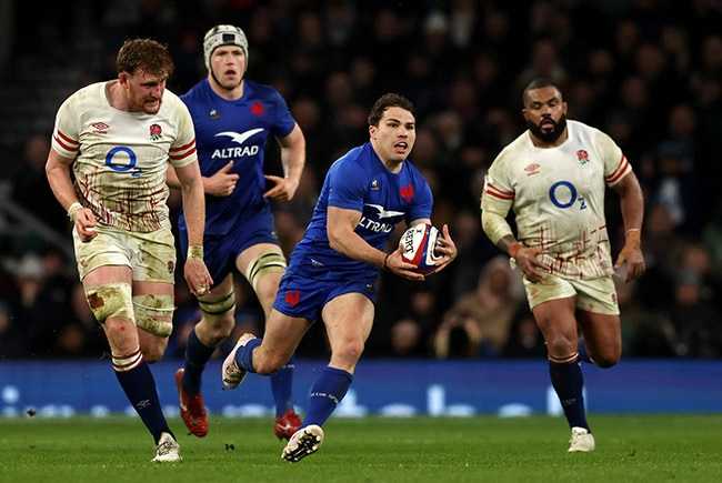 France captain and scrumhalf Antoine Dupont in action against England. (Photo by Paul Harding/Getty Images)
