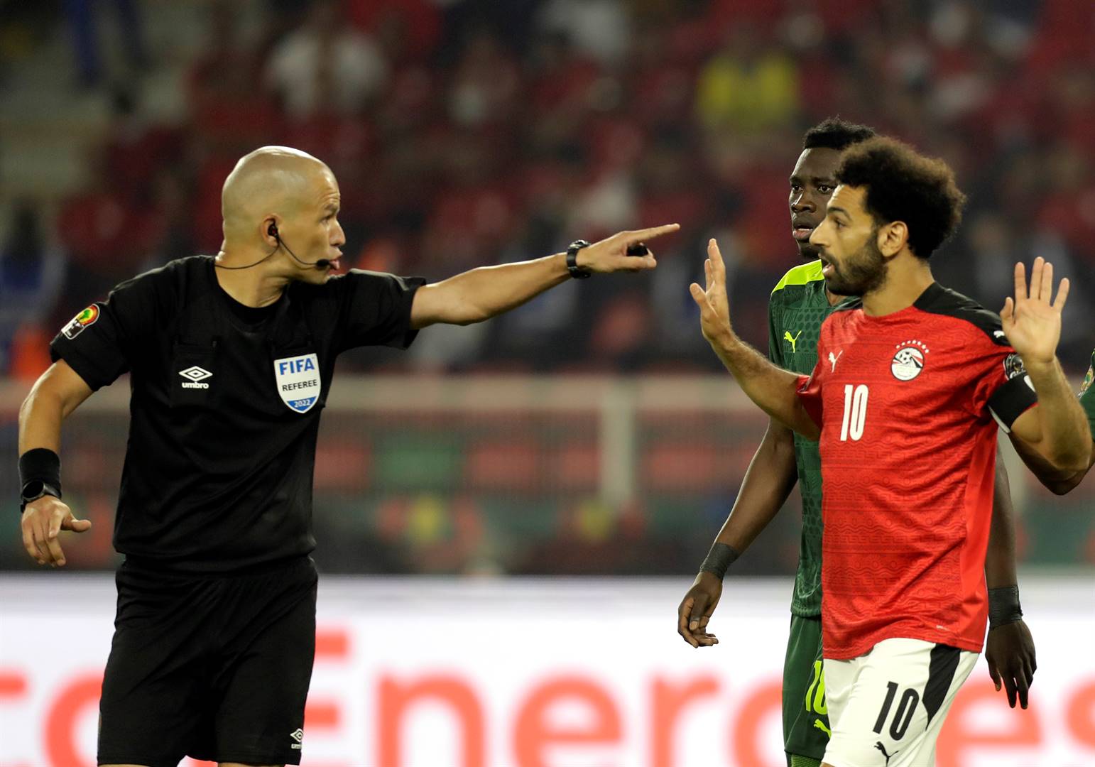 Referee Victor Gomes calling Mohamed Salah to order during the Afcon final between Egypt and Senegal in Younde last Sunday )PHOTO: Sunday Alamba / AP