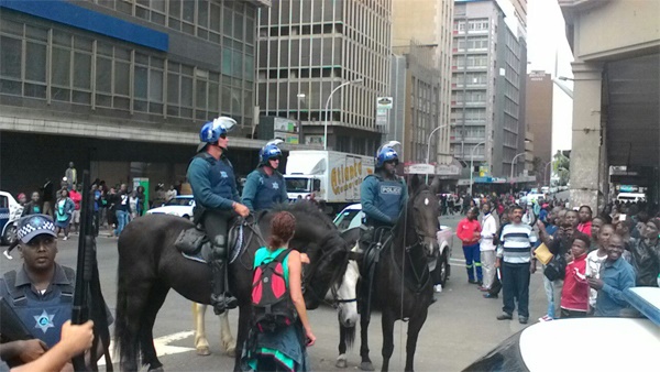 Metro cops now have horses at corner of West and field street. (Joe Stolley, News24 User)<br />
