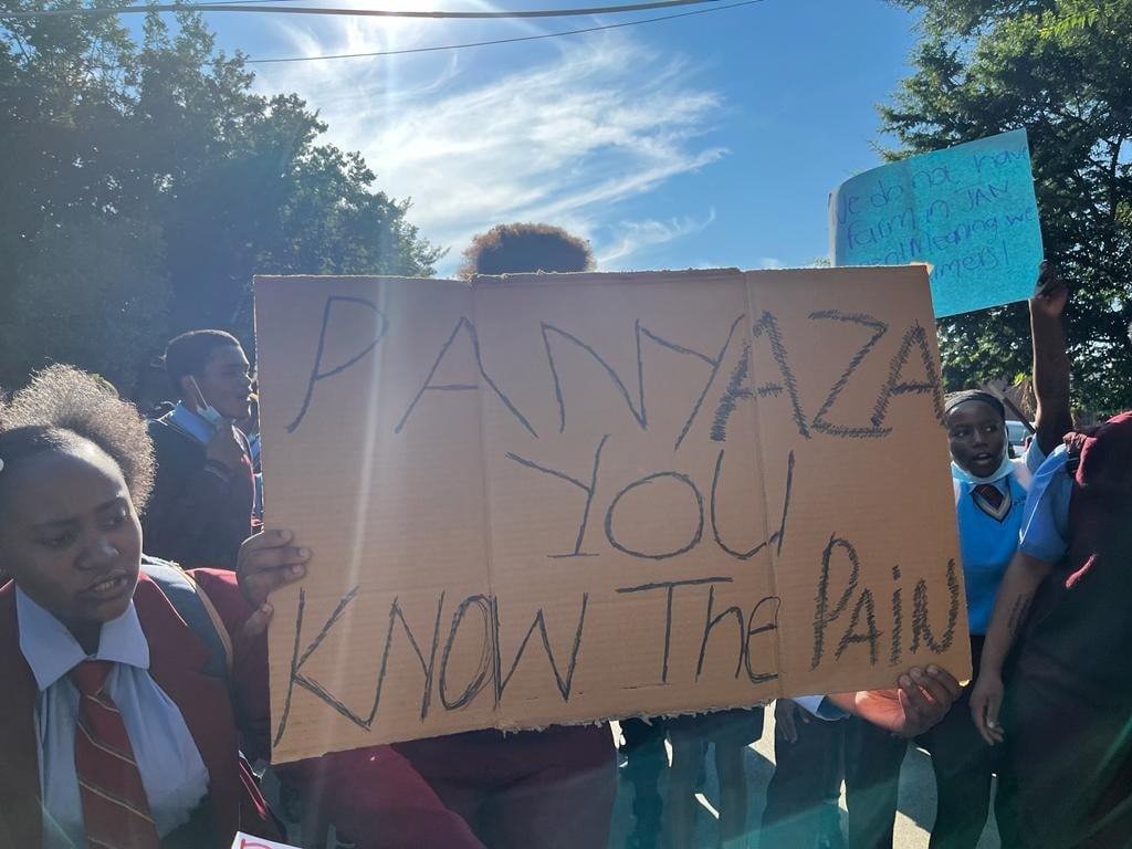 Protesting pupils and parents at Hoërskool Jan Vil